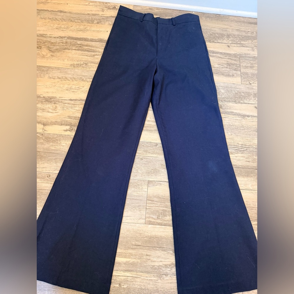 Extreme high-waist. Extreme Flare.